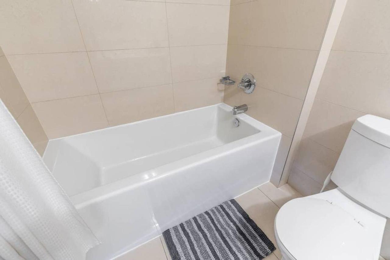 Stunning Views Of Downtown - Luxury High Rise With King Bed! Villa Toronto Dış mekan fotoğraf